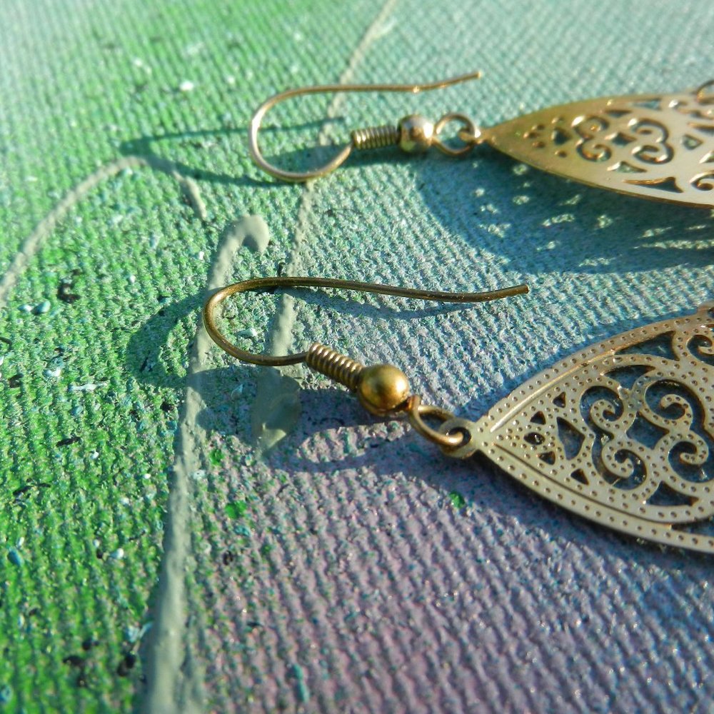 VTG Contempo gold pierced earrings chandelier gold tone far east exotic dusters - Picture 9 of 13
